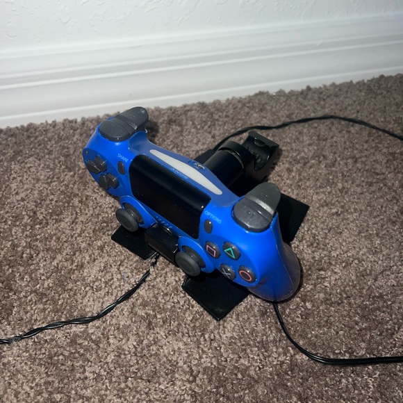 SELLING PS4 W Destiny 2, PS4 controller, and charging station. - Picture 2 of 2